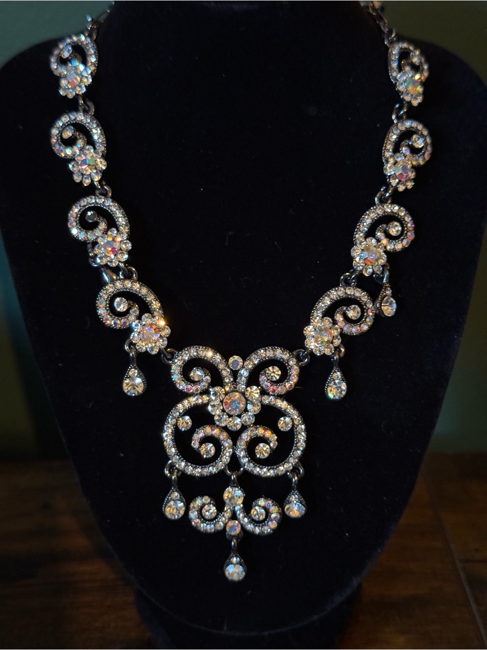 Vintage Style Aurora Borealis Rhinestone Filigree Choker Statement Necklace